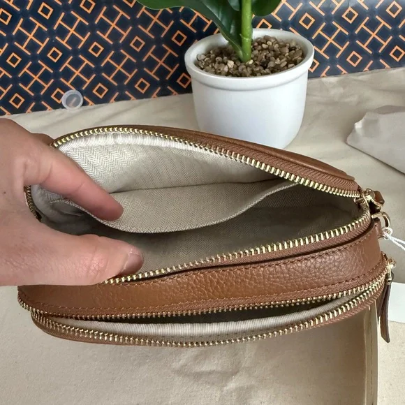 NWT , Tory Burch Britten camera Brown and gold  Leather Crossbody Bag - Picture 11 of 15